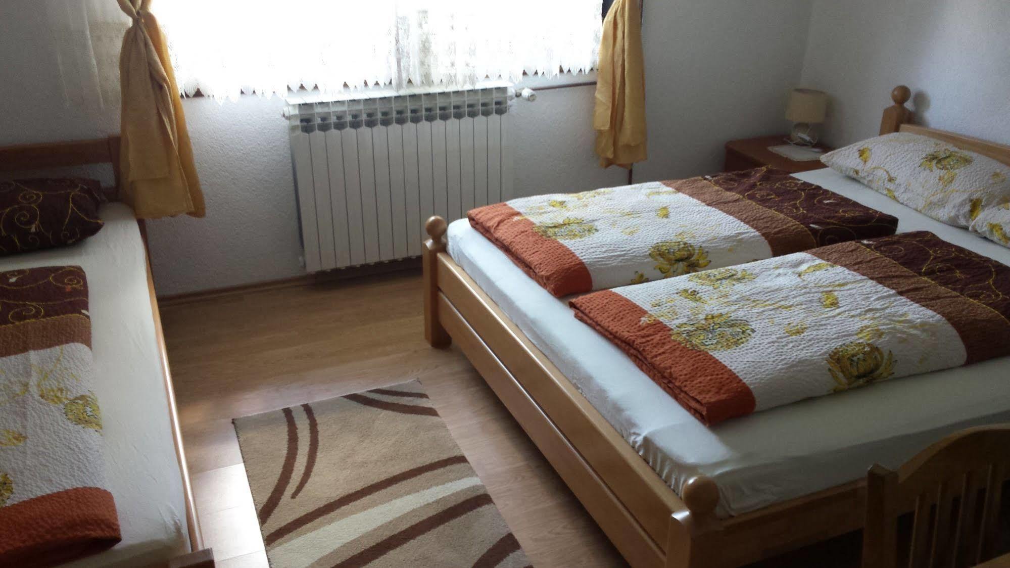 St George B&B Korenica Buitenkant foto